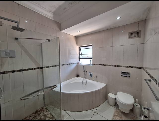 4 BEDROOM FREESTANDING FOR SALE IN UVONGO